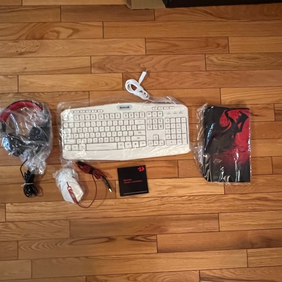 Redragon S101 Wired RGB Backlit Gaming Keyboard, Mouse, Mouse Pad, Headphone Set - Picture 9 of 14